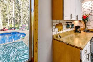 Delta Junction Rental with Shared Pool and Hot Tub! - Delta Junction - 2