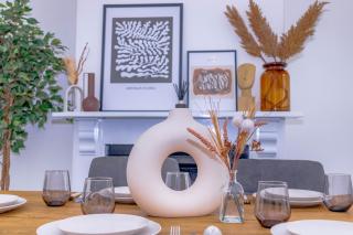 Templar House - Sleeps 6, Special Weekly Monthly Stay Rates, Central Location with FREE Parking, FREE WiFi, Perfect for ALTON TOWERS & M6 - Stoke on Trent - 7