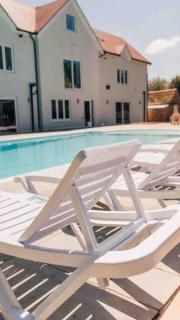 Luxury house with pool and hot tub - sleeps 16 - 6