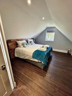 Luxury house with pool and hot tub - sleeps 16 - 5