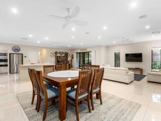 Black Rock Beach House with Pool - Pottsville - 1
