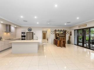 Black Rock Beach House with Pool - Pottsville - 4