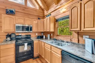 American Honey - Hot Tub, 1089 of FREE Attraction tickets for each paid day, Dollywood and More! - Gatlinburg - 4
