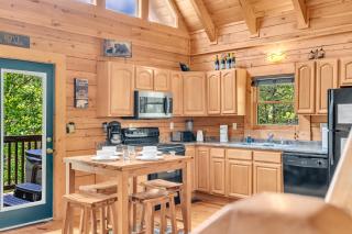 American Honey - Hot Tub, 1089 of FREE Attraction tickets for each paid day, Dollywood and More! - Gatlinburg - 3