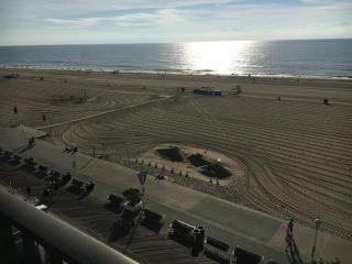 Direct Oceanfront Boardwalk One Studio with kitchen - 6