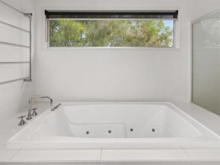 Casuarina Surfbreak Beach House with Pool - Casuarina - 3
