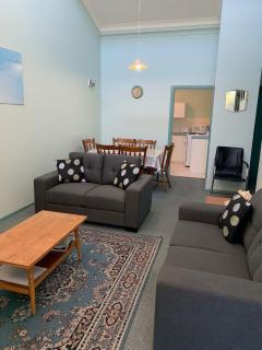 Upstairs Beachfront Unit in Central Location - Victor Harbor - 6