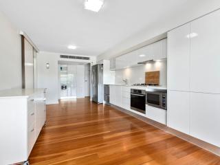 Sunset Waters Creekfront Apartment - Kingscliff - 4