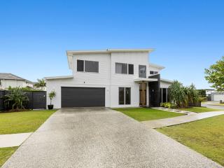 Sunrise Mansion with Pool - Kingscliff - 9