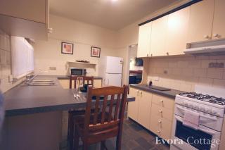 Tudor Cottages - Mount Dandenong - 6