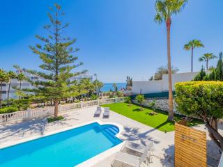 Cubo's Beach Front Villa Benalmadena - Benalmádena - 9