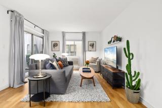 Double King Suite with Patio Dining and Parking NRP21-00386 - Long Beach - 0