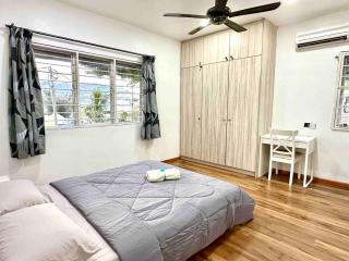 Corner Homestay with Garden and Private Parking - Kuala Lumpur - 0