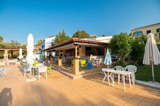 Govino Bay bliss - shared pool - 4