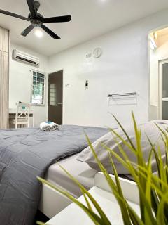 Corner Homestay with Garden and Private Parking - Kuala Lumpur - 3
