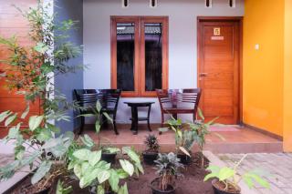 RedDoorz @ Griya Bougenville Magelang - - 9