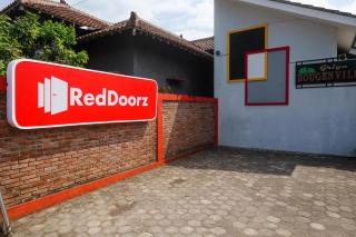 RedDoorz @ Griya Bougenville Magelang - - 6