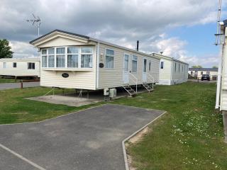 Luxury 8 and 6 berth caravans - 3