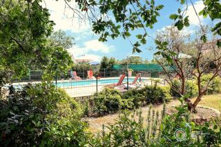 SOUS UN OLIVIER Gîte Le Mûrier, au calme avec climatisation et piscine - 1