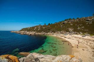 Playa, Jardín y piscina en Cabo Udra - Pontevedra - 3