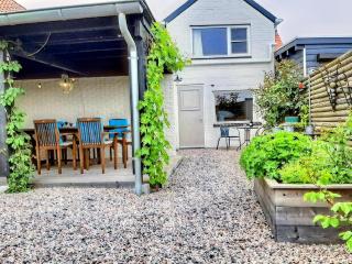 Quaint holiday home in Lamswaarde with garden - Lamswaarde - 4