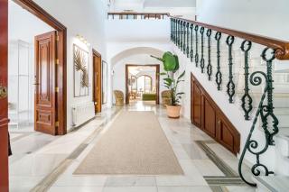 Seaside Paradise Villa with a Private Pool and Walking distance to the Beach - Marbella - 8