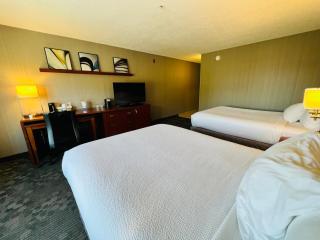 Courtyard by Marriott Traverse City - Traverse City - 8