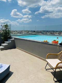 Modern 2BD Apartment with Shared Rooftop Pool D3 - Athens - 9