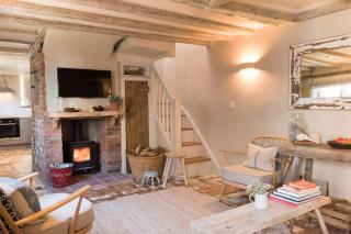 Oyster Cottage, 200 year old Fisherman's Cottage - Wells next the Sea - 8