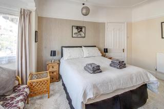 Seaside king room in cozy house self check-in fast WiFi - 0