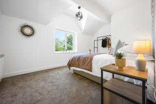 Ideal Lodgings In Urmston - 1