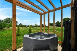 Charming Container Getaway Amidst Rural Serenity - 1