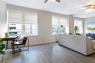 Chic Elegance in the Heart of NOLA 4-Bedroom Oasis Awaits - New Orleans - 3