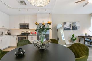 Chic Elegance in the Heart of NOLA 4-Bedroom Oasis Awaits - New Orleans - 2
