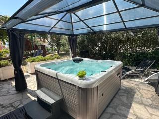 Vacation House Marin with Jacuzzi - Bol, Brač - Bol - 4