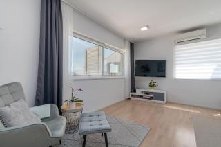 Beachfront Apartment with parking - Slatine - 9