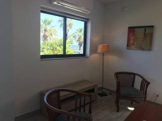 Seafront, 2 bed apartment in quiet central area - Pembroke - 3