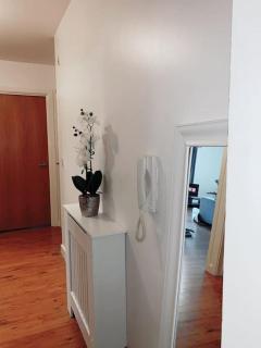 2 Bed Apartment with Free Parking - Chelmsford - 5