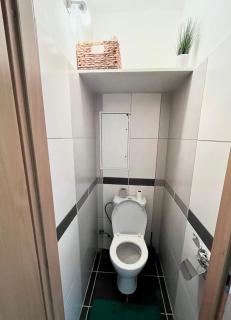 Elegant Escape apartment - free parking, easy access to City Centre - Bratislava - 4