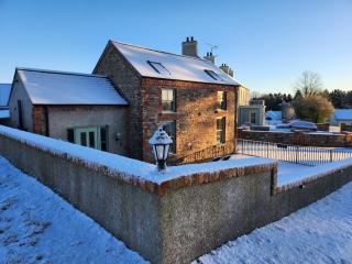 Tranquil Rustic Cottage - 8