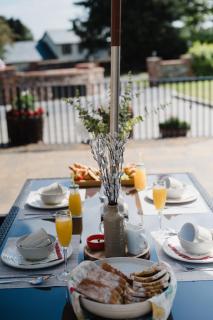 Tranquil Rustic Cottage - 4