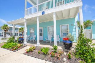 The Blue Fin House! Pool Table, Ocean View & Boardwalk to Beach - Port Aransas - 4