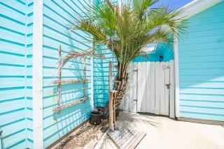 The Blue Fin House! Pool Table, Ocean View & Boardwalk to Beach - Port Aransas - 2