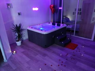 CocoonSPA LoveRoom Jacuzzi - 5