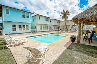 My Island Time Cottage- In town and overlooking the pool! - Port Aransas - 3