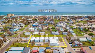Pura Vida- In downtown Port A, overlooks pool - Port Aransas - 8