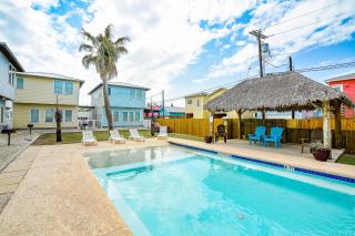 Pura Vida- In downtown Port A, overlooks pool - Port Aransas - 2