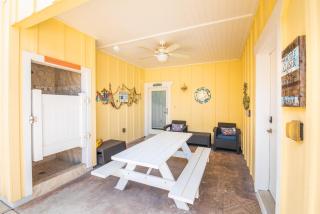 Sandy Craic- Elevator! Overlooking Community Pool! - Port Aransas - 4