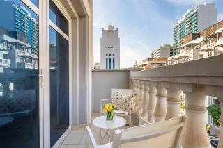 Contemporary 2BR w/ Maid's Room at JVC - Dubai - 5