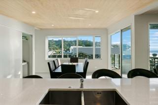 The White Haus - Waihi Beach Upstairs Holiday Unit - 8